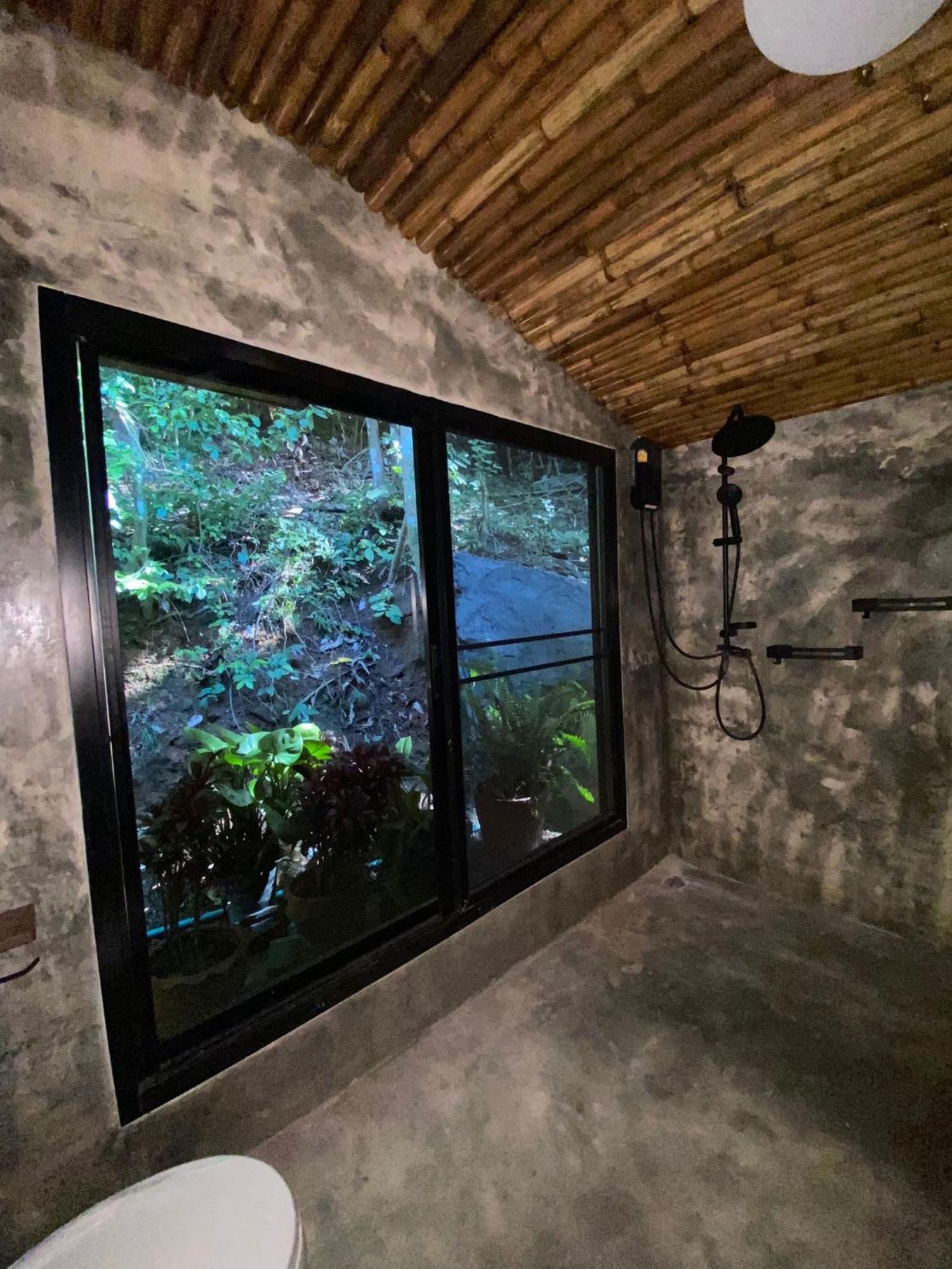 Jungle House At Yanui In Rawai छुट्टी का घर